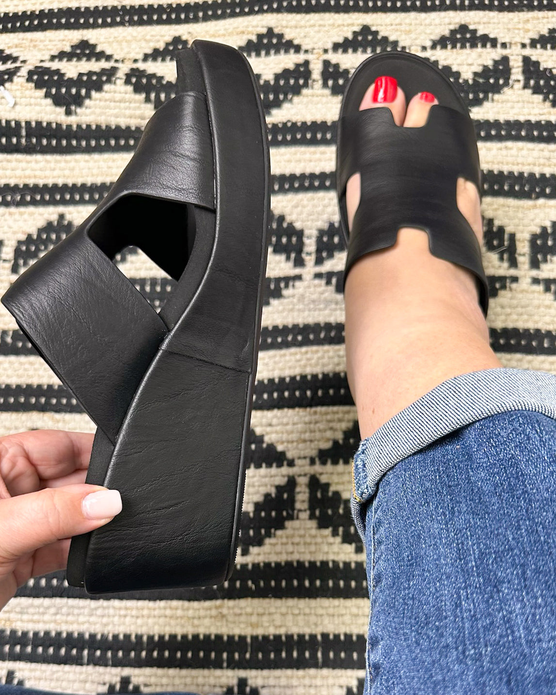 Pucker Up Wedge - Black Smooth 2