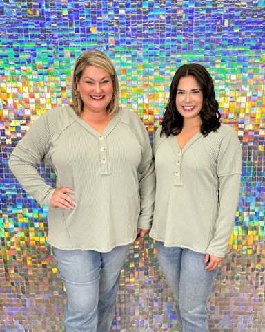 Andree By Unit Graham Top - Dark Sage, long sleeve, v-neck, buttons, ribbed fabric plus size