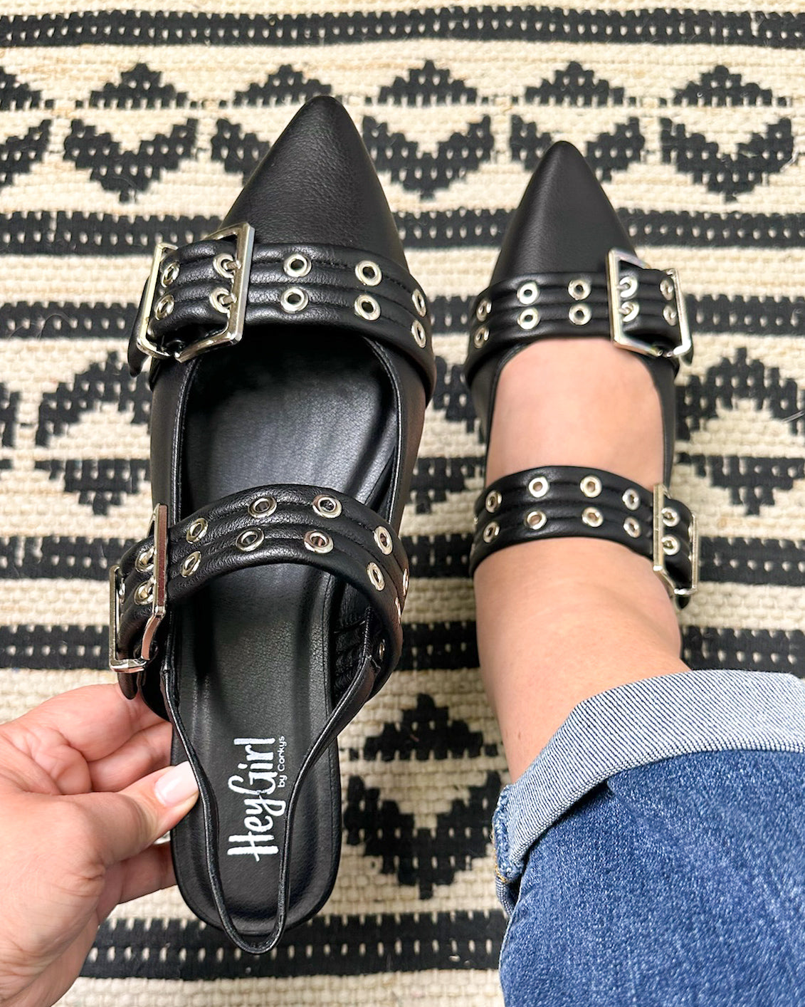 On the Prowl Flats - Black