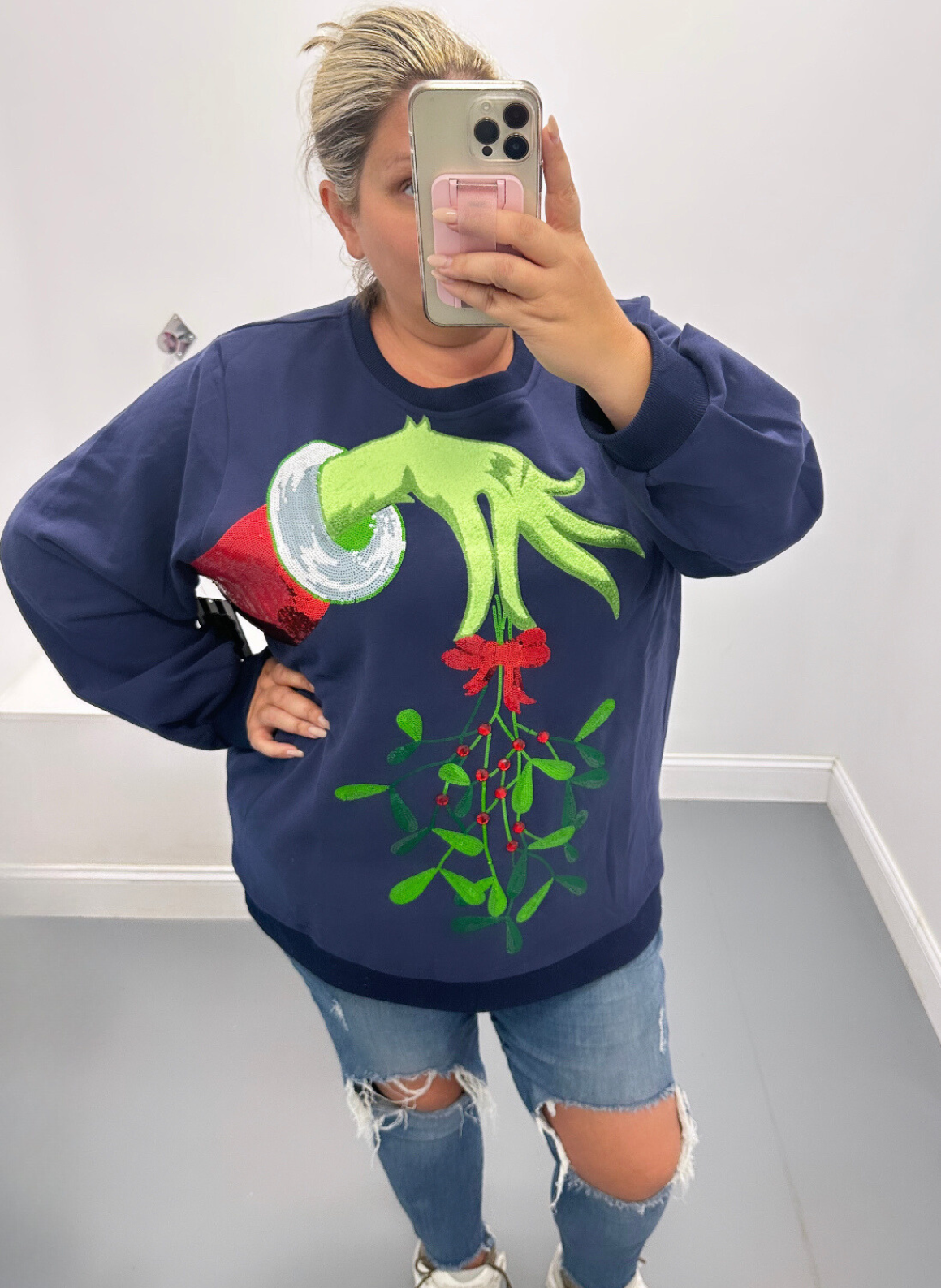 Queen of Sparkles Grinch Mistletoe Hand Sweatshirt - Navy