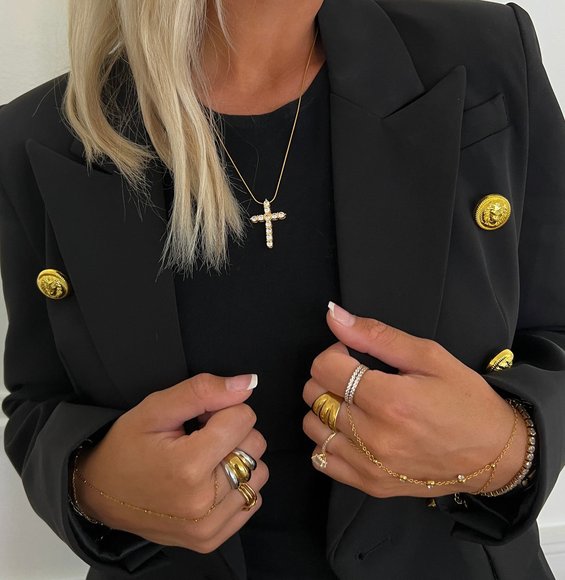 CHANSUTT PEARLS XL Diamond Cross Necklace - Gold