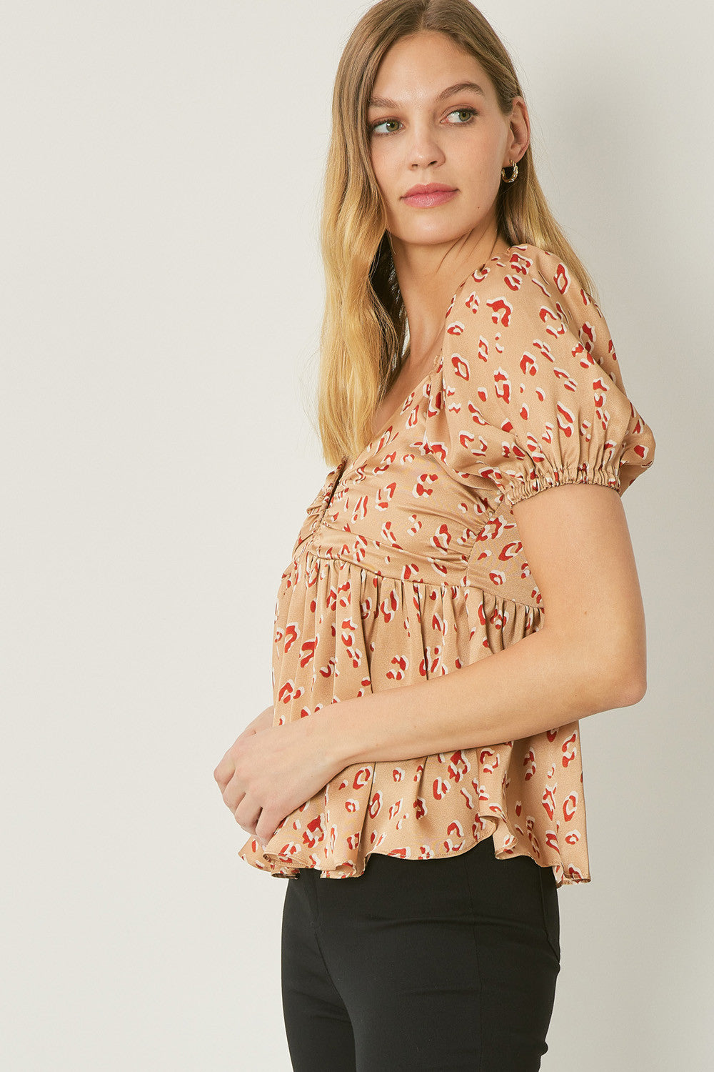 Entro Emilia Top - Camel, v-neck, short puff sleeves, cheetah print, smocked back, babydoll style